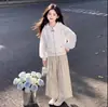 Conjunto de Jaqueta com Capuz e Calça Wide-Leg Doce Estilo Coreano Patchwork de Renda para Crianças de Meia-Idade e Grandes Primavera/Outono 2026 Tendência