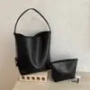 Bolso grande de mujer vintage para otoño e invierno 2026 nuevo diseño de moda patrón tejido de un solo hombro bolso madre-hija bolso cubo para el día a día