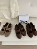 Sapatos Mary Jane Planos com Tiras Cruzadas Estilo Francês para Mulheres, Outono 2026, Sapatos de Avó Versáteis com Solado Macio, Bico Redondo, Sapatos Baixos de Uma Cor