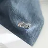 Colar com Pingente de Elefantinho 3D Cravejado de Diamantes Simples e Fofo em Aço Titânio para Mulheres Corrente de Clavícula Exclusiva de Nicho Acessórios de Moda Europeus Americanos