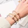 [18] fornecimento de joias AliExpress nacional e estrangeiro atmosfera simples abertura em forma de C torção pulseira de pérola champanhe