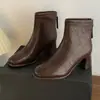 Moda Nova 2026 Elegante Retrô Salto Bloco Bico Quadrado Outono Inverno Botas de Couro Botas Femininas Salto Médio-Baixo Cano Médio Zíper Traseiro Versátil