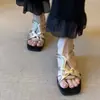 Sandalias Romanas de Cuña Cuadradas Retro Tejidas con Tiras Cruzadas y Traseras Abiertas Modelo Nuevo 2026 para Mujer