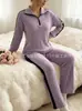 Conjunto de pijama de dos piezas para mujer otoño/invierno 2026 europeo y americano, con bloques de color, de manga larga y pantalón largo, adecuado para usar tanto en interiores como en exteriores.