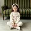 Conjunto para Meninas Primavera e Outono 2026 Novo Estiloso Infantil Bebê Moda Casual com Moletom e Calça de Moletom Conjunto de Duas Peças Roupa Infantil