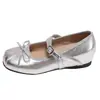 Sapatos Mary Jane femininos prateados estilo francês para balé, nova coleção primavera/verão 2026, perfeitos com vestidos, sapatos de couro pequenos, sapatilhas slip-on
