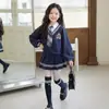 Conjunto de Uniforme JK para Meninas com Saia, Estiloso e Fashion para a Primavera, Adequado para Crianças Mais Velhas, Estilo Campus, Conjunto de Duas Peças com Moletom de Manga Longa