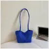 Bolsa tote estilo coreano, alta moda e estilosa, novo modelo de verão 2026, bolsa de ombro simples para usar sob o braço, bolsa de balde casual e despojada