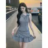OOTD estilo coreano para un look juvenil, un impresionante conjunto de verano, un conjunto de vestido gris de dos piezas único y hermoso para mujer