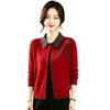 Nueva colección de otoño e invierno: Elegante cárdigan de punto jacquard con cuello alto, diseñado para mujeres de mediana edad y mayores, una prenda exterior elegante