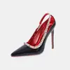 Zapatos de tacón alto rojos de moda sexy estilo europeo y americano para fiesta, charol con tachuelas, punta fina, corte bajo, tacón de aguja, zapatos de una sola pieza para comercio transfronterizo