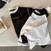 Camiseta de manga larga de moda para primavera y otoño para niños, elegante nuevo top base con patchwork de letras para niños y niñas