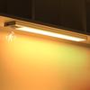 Luz LED Inteligente con Sensor de Cuerpo Humano Recargable Atenuación Tricolor con Luz de Gabinete para Vinoteca Armario Tira de Luz Regulable