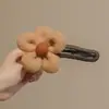 Accesorios para el Cabello de Otoño e Invierno Elegante Pinza para el Cabello de Flor de Felpa Pinza de Disco para la Parte Trasera de la Cabeza para Mujer Adorno para la Cabeza de Una Sola Palabra de Alta Calidad Pinza de Pico de Pato