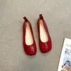 Sapatos retro de sola macia e baixos estilo casco de porco para mulheres, coleção primavera-verão 2026, estilo bico redondo para noite, mocassins baixos para gestantes