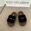 Pantuflas de cuentas de estilo coreano de alta gama para mujer, perfectas para usar en exteriores, nueva colección otoño/invierno 2026, súper modernas, a la moda, con suela gruesa y cómodas para uso en interiores