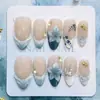 Puntas de uñas vestibles de 30 piezas transfronterizas de flor de mar azul hielo con base transparente, con adornos de porcelana azul y blanca y conchas tridimensionales, estilo manicura francesa