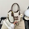 Colección Otoño/Invierno 2026: Diseño elegante y con estilo, de un solo hombro, moderno, color liso, vintage, simple, texturizado, de mano, bandolera, bolso pequeño cuadrado