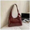 Bolsa de Ombro e Axila com Rebites Estilo Novo 2026 Transfronteiriça Moda Europeia e Americana Bolsa para Motocicleta Bolsa Tote Simples de Grande Capacidade Moda