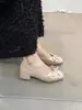 Zapatos planos de tacón grueso y llamativo con moño para mujer para combinar con faldas, nuevos zapatos populares de otoño 2026 para el trabajo