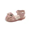Zapatos para niñas Suela suave para bebé Zapatos de Pequeña Princesa 2026 nuevas sandalias suaves de verano para niños pequeños de punta cerrada modernos zapatos para caminar