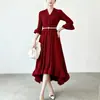 Vestido elegante Miyake Takashi para mulheres, design único, de abotoamento simples, acinturado, emagrecedor, vestido midi plissado irregular