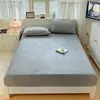 Sábana Bajera Ajustable de Terciopelo de Leche Pieza Única Otoño e Invierno Más Terciopelo Terciopelo de Coral Funda de Cama Cubre Cama Funda de Colchón Universal Todas las Estaciones Artículo Único Al por Mayor