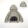Sudadera con capucha para niños Primavera y Otoño Nueva 2026 Estilo coreano para niños Estampado de letras Bloques de color de moda Top para niños pequeños
