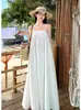 Vestido Blanco de Tirantes Finos con un Diseño Único, Nuevo Estilo Francés para el Verano 2026, Suave y Elegante, Perfecto para Vacaciones en la Costa