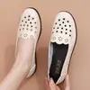 Zapatos Planos de Primavera para Mamá, Zapatos de Piel Hueca Transpirables y de Moda, Suelas Suaves, Suelas Planas Antideslizantes, Zuecos para Personas Mayores, Zapatos para Mujeres de Mediana Edad y Mayores