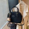 Bolsa Retrô Feminina Outono e Inverno 2025 Nova Versátil Casual Ombro Transversal Bolsa Carteiro Textura de Alta Qualidade Bolsa Travesseiro