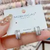 Brincos Pequenos Redondos de Concha Simples e Estilosos com Design Único, Estilo Minimalista, Brincos da Moda para Influenciadores, Acessórios de Orelha Personalizados para o Dia a Dia