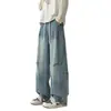 Vibe de rua americana jeans retrô desgastado para homens, estação outono, caimento solto, cor sólida, corte reto, levemente alargado, modelador, calça longa moderna