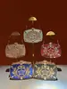 Bolsa de noite nova, primorosamente confeccionada, perfeita para festas glamourosas e ocasiões formais; uma bolsa de mão elegante e luxuosa que pode ser usada na transversal
