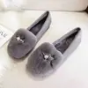 Zapatos peludos para mujer 2026 nuevos de invierno versátiles de moda slip-on zapatos de algodón con forro polar grueso cálido para estudiantes
