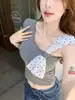 8504 # Estilo nuevo de verano estilo deseo puro hombro asimétrico patchwork de lunares camiseta de manga corta para mujer con corte irregular y almohadilla fija en el pecho