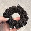 Modelo Nuevo 2025 Scrunchie de Satén Elegante Estilo Coreano para el Cabello para Mujeres, Accesorio de Moda Versátil