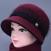 Sombreros para mujeres de mediana edad y ancianas otoño e invierno piel de conejo tejido de ala ancha a prueba de frío sombrero de punto señora mayor abuela más terciopelo cálido lana