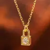 Collar Colgante de Cerradura Pequeña de Diamante Brillante con Concha Plateada de Plata S925 para Mujer Diseño de Lujo Ligero Cadena Versátil para la Clavícula
