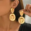 Brincos Europeus e Americanos Transfronteiriços para Mulheres, Design Simples e Moderno de Pingente Metálico em Formato de Chapéu, Brincos Versáteis e de Alta Qualidade