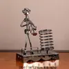 Portaplumas de Escritorio se Mueve y Toca Música, Artesanía de Hierro Metálico Adorno Fabricante Mayorista Caja de Música Creativa