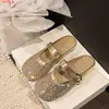 Chinelos Fechados de Malha Respirável com Strass e Trama Vazada - Novo Estilo Primavera/Verão 2026 - Meio Chinelos com Elevação para Mulheres