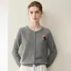 Cárdigan 100% cachemir puro para mujer, manga larga, nuevo estilo otoño/invierno 26, cuello redondo, bordado de poni, chaqueta de punto holgada y versátil
