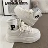 Zapatos Blancos Casuales de Suela Gruesa para Mujer Otoño 2025 Nuevos Zapatos Blancos Versátiles Zapatos que Aumentan la Altura Zapatos Deportivos