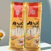 Tengda Tiegun Yam Daoxiao Noodles Huimian Noodles Shake Tonic Fideos Hechos a Mano Rápidamente con Salpicaduras de Aceite Fideos Anchos Corrugados Colgantes Grupo de Compra de Fideos Zhajiang