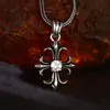 Pingente Atacado em Prata de Lei 925 Estilo Punk Flor de Íris Cravejada com Diamante Pingente de Cruz Prata Tailandesa Joias Retrô Envelhecidas