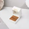 Caja de Joyería de PU de Alta Gama Etiqueta Dorada de Ángulo Recto con Borde Grueso para Anillos, Collares, Pulseras, Joyería de Moda y Accesorios de Perlas