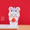 Itens Quentes de Venda de Ano Novo: Decorações de Dança do Leão e Gato da Sorte para o Festival da Primavera, Presentes para Estudantes, Miniaturas Fofas de Resina, Enfeites de Mesa da Moda