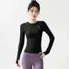 Top de Yoga de Manga Larga Texturizado para Mujer, Cuello Redondo, Estampado de Letras Pequeñas, Elástico, Ajuste Delgado, Transpirable, Agujero para el Pulgar, Top de Entrenamiento