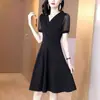 Vestido Preto para Mulheres, Novo Estilo Verão 2026, Elegante e Justo Vestido Evasê, Pequeno Vestido Preto Estilo Hepburn